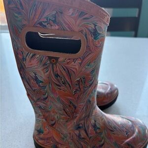 BOGS Colorful Swirl Rain Boots - size 2 youth